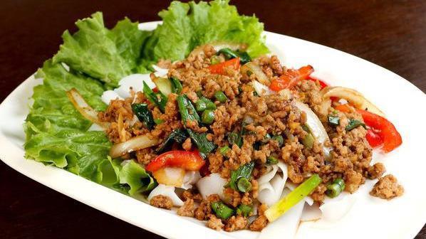 House of Thai Noodles · Steamed rice noodles topped with minced chicken, onions, diced green beans, and bell peppers.