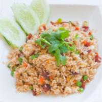 Kao Pad · Wok-fried rice with egg, tomatoes, and onions.