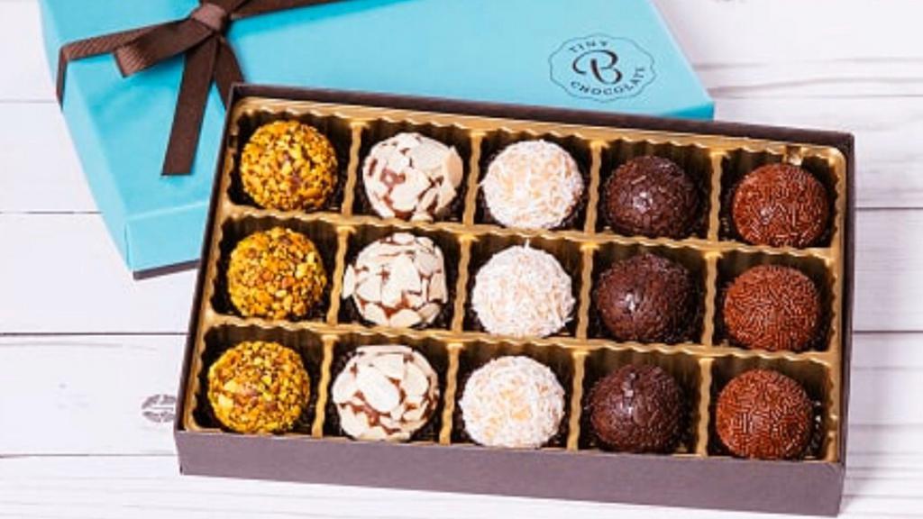 Gift Box (15 brigadeiros) · Classic flavors in each box
dark chocolate & sprinkles
dark chocolate & almonds
dark chocolate & pistachio
coconut & cream
milk chocolate & sprinkles