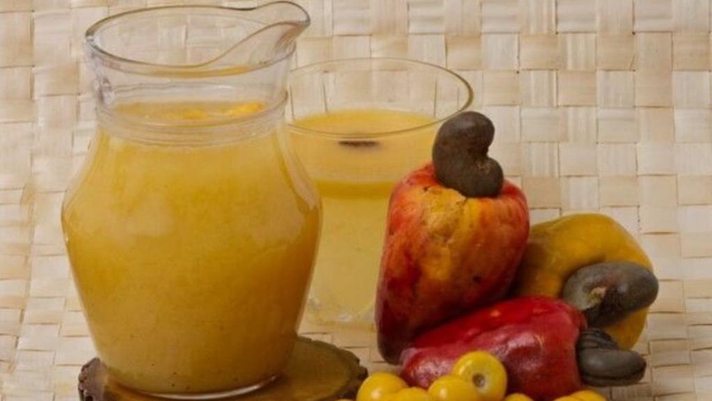 AGUAS FRESCAS GRANDES · Aguas frescas. Horchata Salvadoreña, Jamaica o Ensalada de frutas.