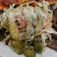 Bistec a la Mexicana / · Filete mexicano, servido con arroz, frijoles y ensalada. / Mexican steak, served with rice, ...