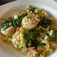 Seafood Fettuccini · Lobster / Dungeness Crab / Scallops / Gulf Prawns / Spinach / Champagne Cream Sauce