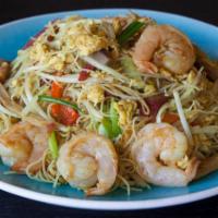 Singapore Street Noodles · Prawns, BBQ pork, sprouts, onions and rice noodles stir-fried in a curry sauce.
