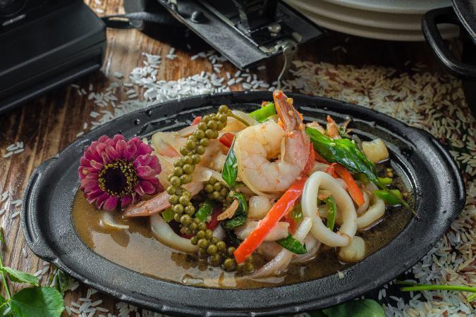 Talay Pad Cha · Sauteed seafood combination, young peppercorns, galingale and basil with house special sauce. Hot and spicy