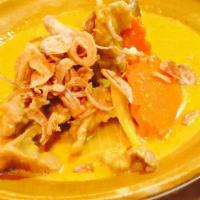 Yellow Curry · Yellow curry in coconut milk with potato, carrot, onion topped with crispy shallot.