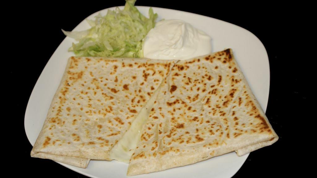 Quesadilla de Harina
 · Flour Tortilla, melted Cheese, Sour Cream, and Lettuce