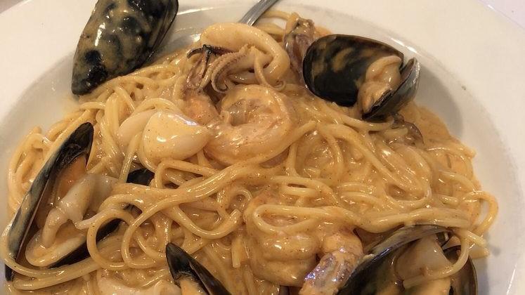 Spaghettini Fruttini Di Mare · Prawns, mussels, calamari, lobster bigue sauce.