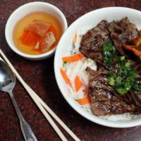 28. Bún Tôm Thịt Nướng · Large. BBQ pork and shrimp over thin noodle.