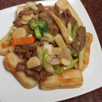 40. Phở Áp Chảo Bò Dòn · Crispy chow fun with stir fried beef and vegetables.
