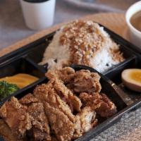 M1-Karaage Curry Chicken Over Rice · Serve Karaage Curry  Sauce, Potato &  Veggie , Soft egg, 
日式咖喱鸡饭