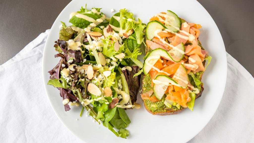Croque Nordique · Smoked salmon, avocado, cucumbers, aioli sauce, lettuce and spring mix salad.