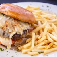 Le French Burger · beef patty, brie cheese, mayonnaise, tomatoes, caramelized onions.
