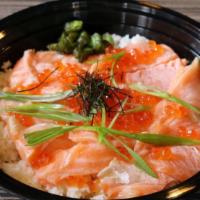 Salmon Meshi (Medium) · Seared salmon sashimi and tobiko served on crunchy skillet rice.