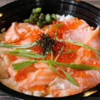 Salmon Meshi (Large) · Seared salmon sashimi and tobiko served on crunchy skillet rice. (Serving for 2)