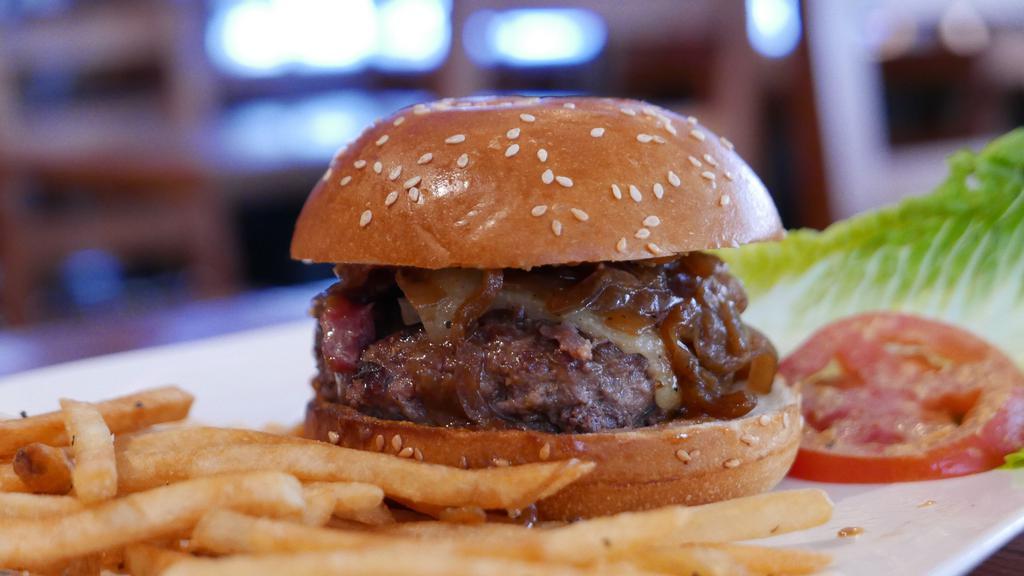 Bask Burger · Beef and lamb patty, manchego cheese, craramelized onions