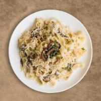  Fettuccine Mushroom Pasta · Fresh warm fettuccine pasta mixed with white sauce.