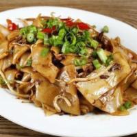 beef chowfun · flank steak, day fresh noodles, bean sprouts, onion, pepper
