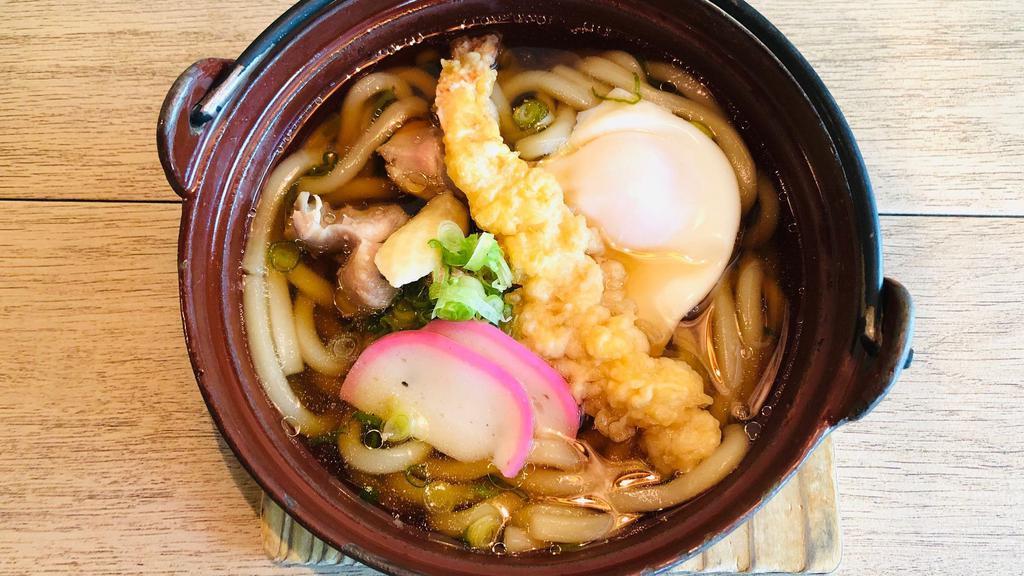 Nabeyaki Udon · Hot noodle soup with chicken, egg, shrimp tempura, green onion