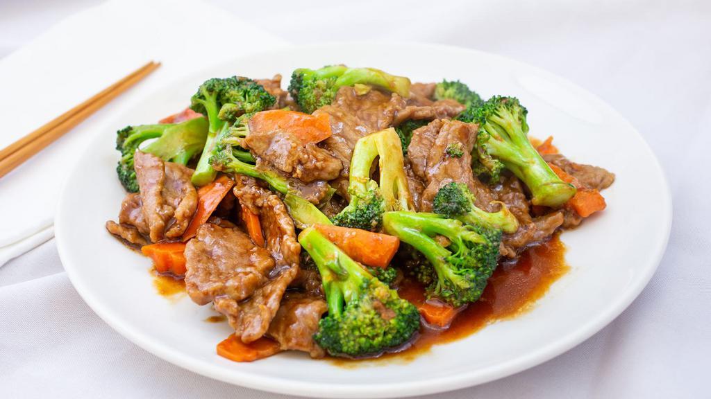 Broccoli Beef · Tasty broccoli beef made with garlic, broth, soy sauce, lime juice, and Sriracha.