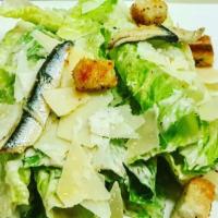 Insalata di Cesare · Romaine heart with creamy Caesar dressing, topped with anchovies and crunchy croutons.