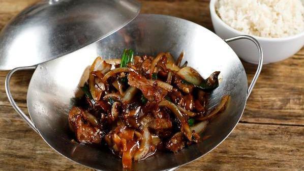 Mongolian Beef · Onion, green onion, mushroom with a bowl of jasmine rice