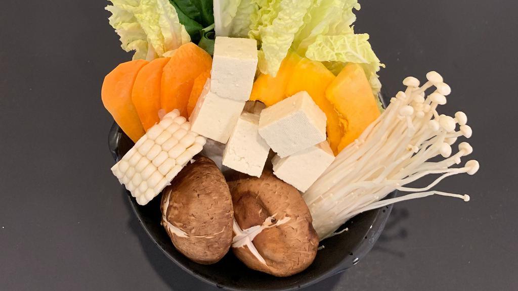 Variety Vegetable Combo (各種蔬菜) · Mixed Vegetable Assortment 
Cabbage, spinach, oyster mushrooms, shiitake mushrooms, enoki mushrooms, carrots, pumpkin, and tofu.