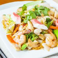 26. Hu Tieu/Mi Xao Do Bien · Rice/egg noodle stir-fried with seafood and mixed vegetables.