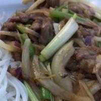 107.  蒙古牛肉  / Mongolian Beef · Spicy.