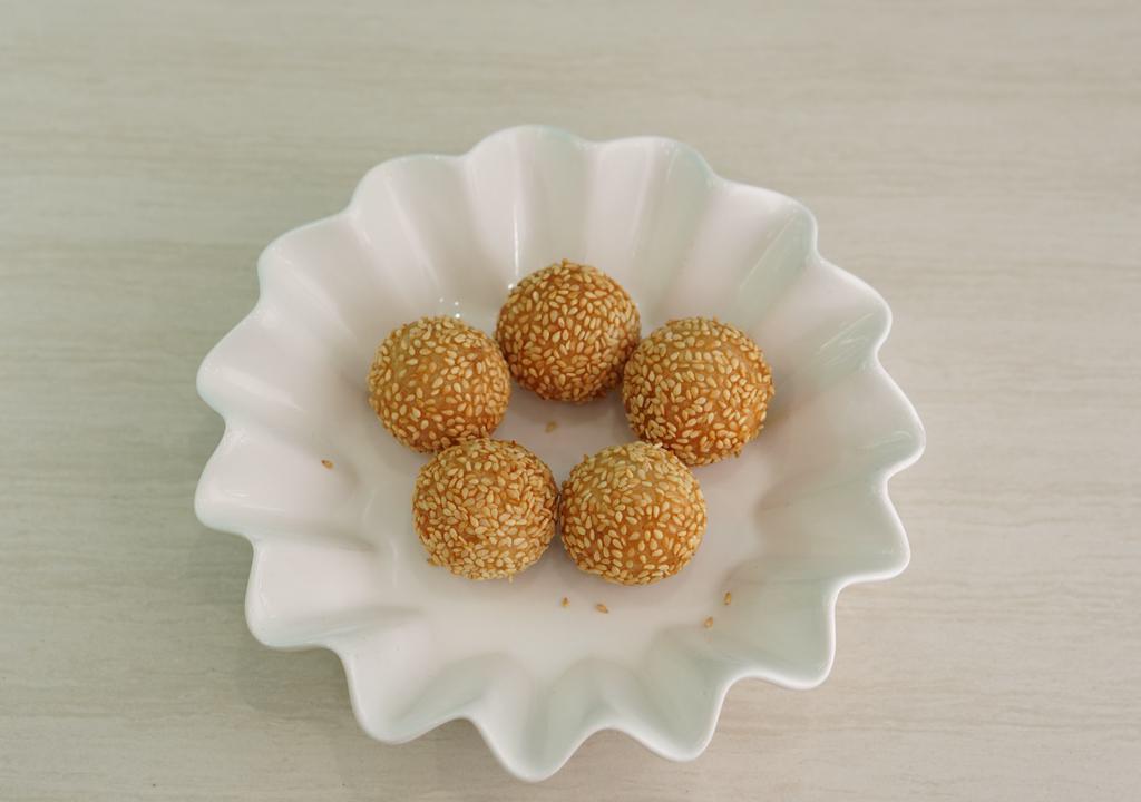 Little Sesame Ball (5) 小芝麻球 · Freshly made little sesame balls are very tasty compare to regular sesame balls.