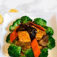 L17. Braised Tofu w/ Mushrooms, Wheat Gluten & Green Vegetables · 