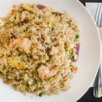 House Fried Rice（招牌炒饭） · 鸡肉、虾、广式腊肠
chicken,shrimp and Chinese sausage