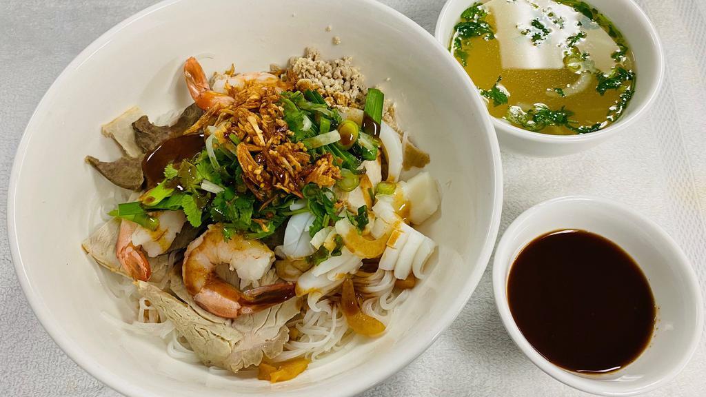 46. Hủ Tiếu Dai Đà Lạt Đặc Biệt · Clear Noodle Soup with Jumbo Shrimp (Due to supply chain issues, we will replace crab leg with prawn instead if crab leg is not available)