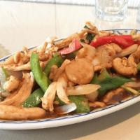 Cashew Nut · Your choice of meat stir-fried with cashew nuts, roasted chili, onions, bell peppers and wat...