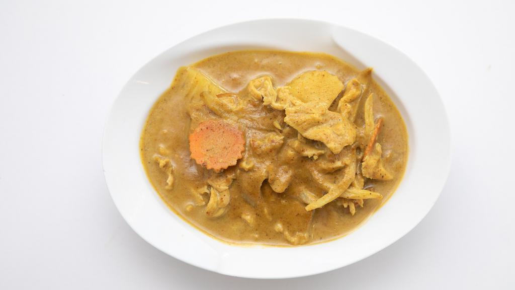 |K4| Yellow Kari · Mild Spicy, Potatoes, carrots, onion, yellow curry spices, coconut milk and includes a side of steamed white rice.
