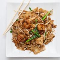 N2. Chow Kueh Teow (Pad See Eww) · Fresh wide rice noodles stir fried with egg, bean sprouts tofu and chives.