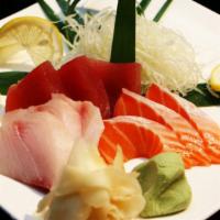 01. Combination Sashimi · Nine pieces of selected combo sashimi.