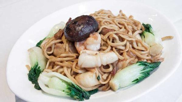 Chow Mein · Chow mein with a choice of combination, shrimp, beef, chicken, vegetable, tomato beef, or seafood.