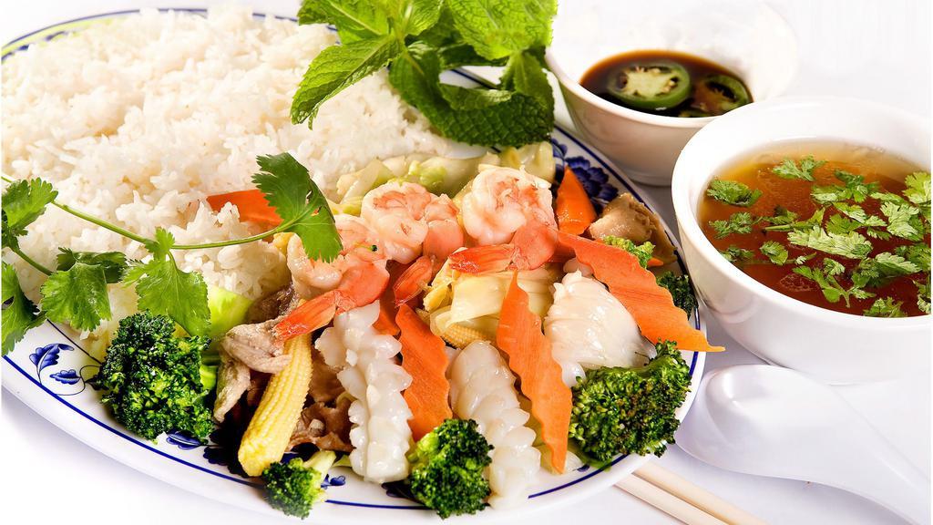 30. Cơm Xào Thập Cẩm · Stir fry vegetables, shrimp, chicken, pork, and squid served with Steamed Rice