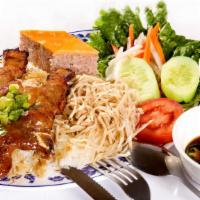 39. Cơm Tấm Bì  Trứng Chiên Sườn Nướng · Bbq Pork Chop served with shredded pork, fried egg, & steamed rice.