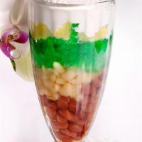 Chè 3 Màu / 3 Color #27 · Red bean, pandan jelly, mung bean topped w/ coconut milk & shaved ice.