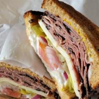 Roast Beef Sandwich
 · Mayonnaise, mustard, lettuce, tomatoes, onions, and pickles. Served with your choice of bread.