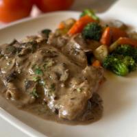 Vitello ai funghi e Marsala · Pounded veal with wild mushrooms and marsala reduction