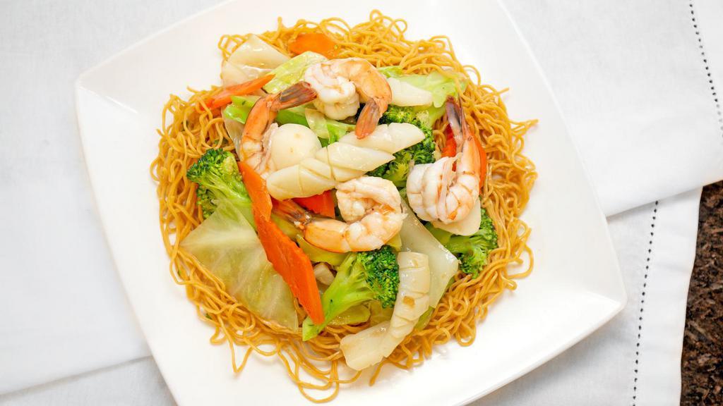 Mi Xao Mem Thap Cam · Special mixed vegetable with combination or seafood, or beef or chicken with soft chow mein. Yellow noodle.