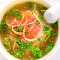 Pho Tai · Noodle soup with sliced steak.(raw)