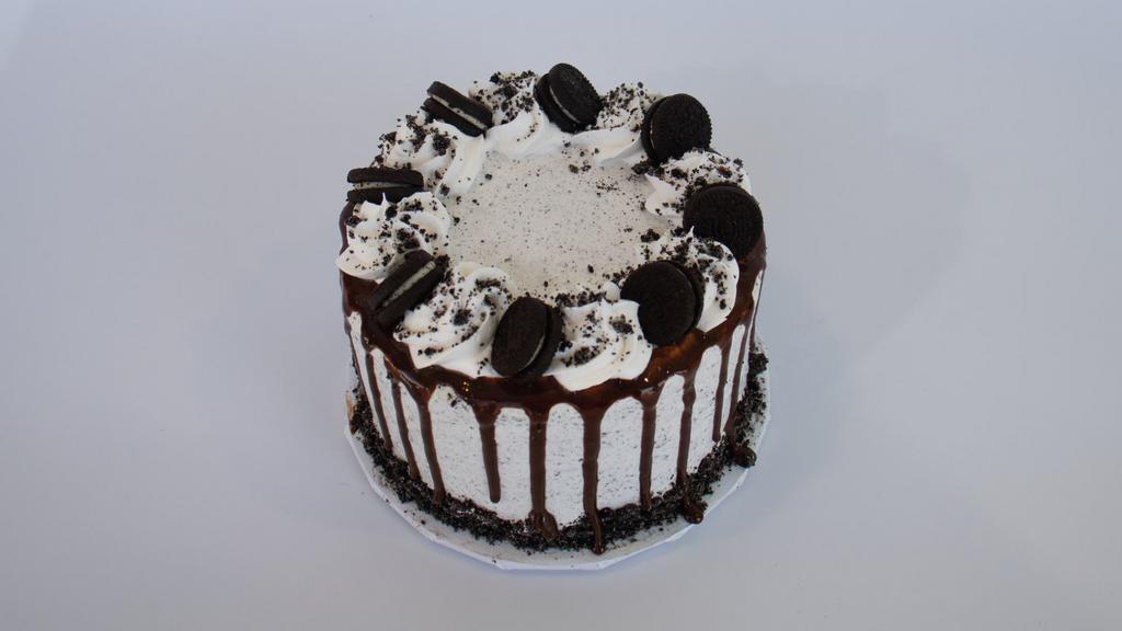 Chocolate Cookie Crumble Froyo Mini Cake · Oreo explosion! This cake is covered in Oreos and includes White Cake, Cookies & Cream and Vanilla Froyo, Oreos, and Chocolate Fudge. This cake comes as a 4” round cake and serves 2-4 people.