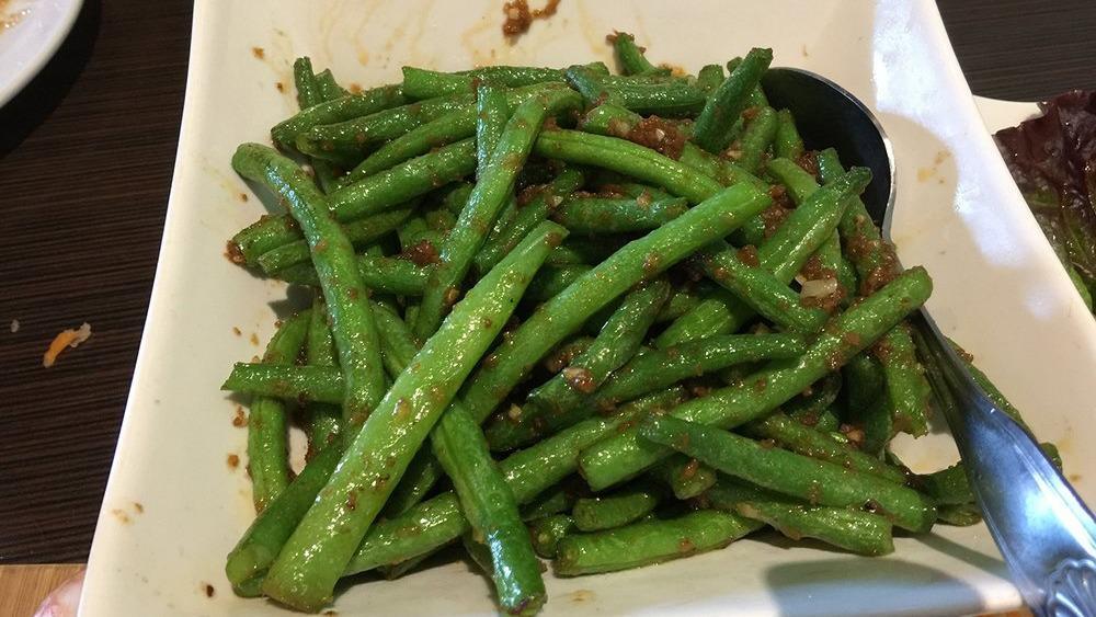 Stir-Fry Okra and String Beans with BelaCan - 馬拉棧炒秋葵四季豆 · 