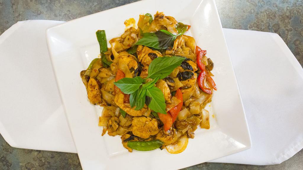 Spicy Chicken Basil · Onions, chives, snow peas, red bell pepper, basil, red chili and mushrooms with chow fun noodles.