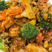 Hunan Chicken · Hot & spicy. Chicken sauteed w. Fresh broccoli, mushrooms, baby corn & water chestnuts in pe...