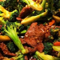 Beef With Broccoli 西兰花炒牛肉  · Sliced tenderloin beef with broccoli and bamboo shoots in chef's special sauce.