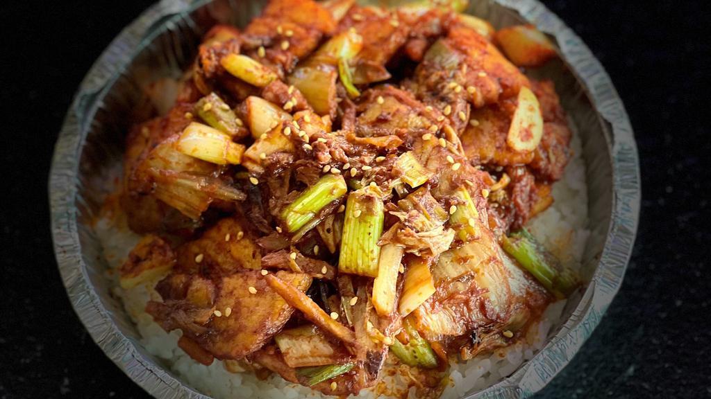 Garlic Pork Belly Rice Bowl 蒜蓉猪五花盖饭 · Stir fired garlic pork belly with onion over rice.